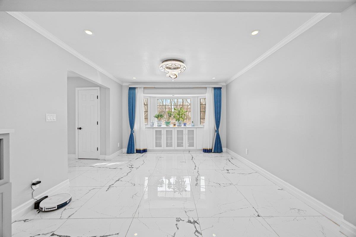 66 Rockland Drive, Jericho, New York image 4