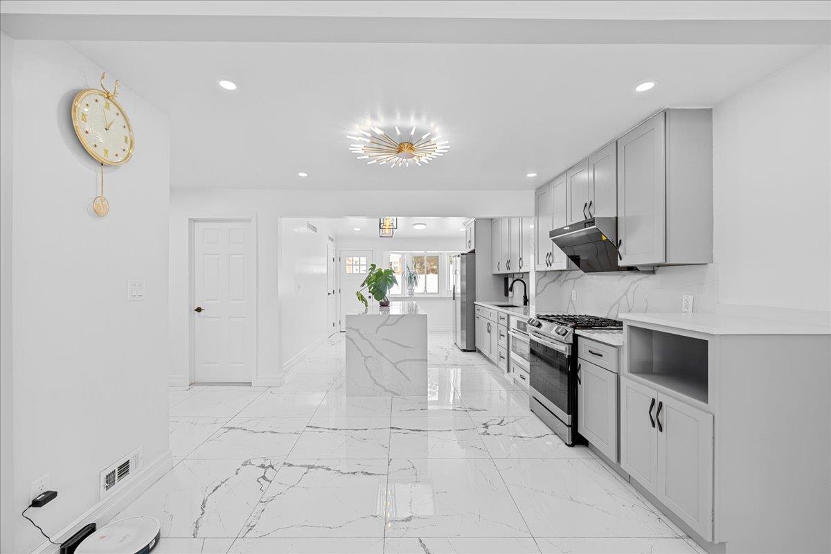 66 Rockland Drive, Jericho, New York image 6