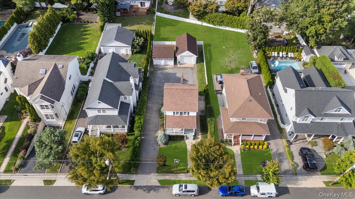 Port Washington, New York 11050, United States, 3 Bedrooms Bedrooms, ,1 BathroomBathrooms,Residential,Active,160815