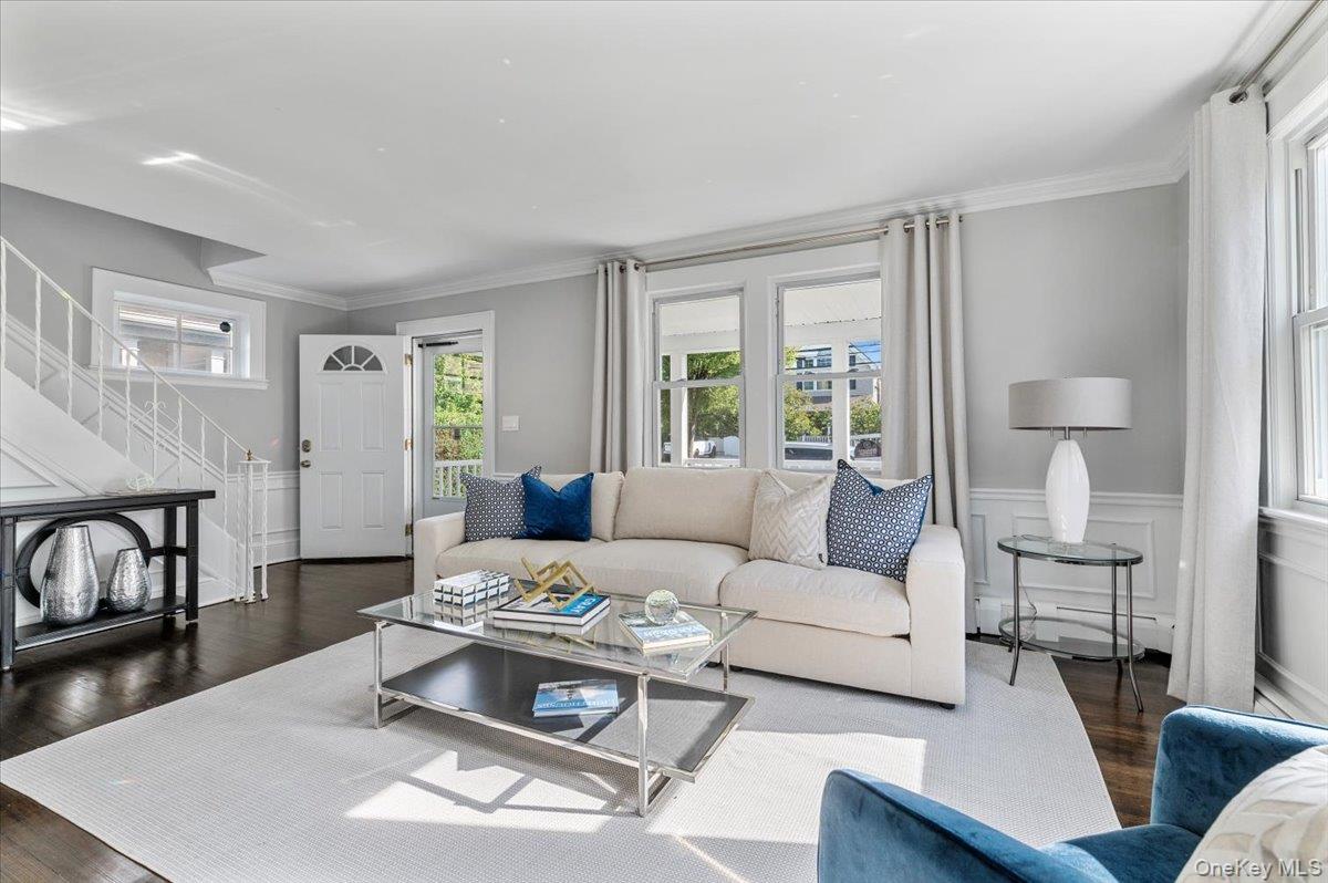 Port Washington, New York 11050, United States, 3 Bedrooms Bedrooms, ,1 BathroomBathrooms,Residential,Active,160815