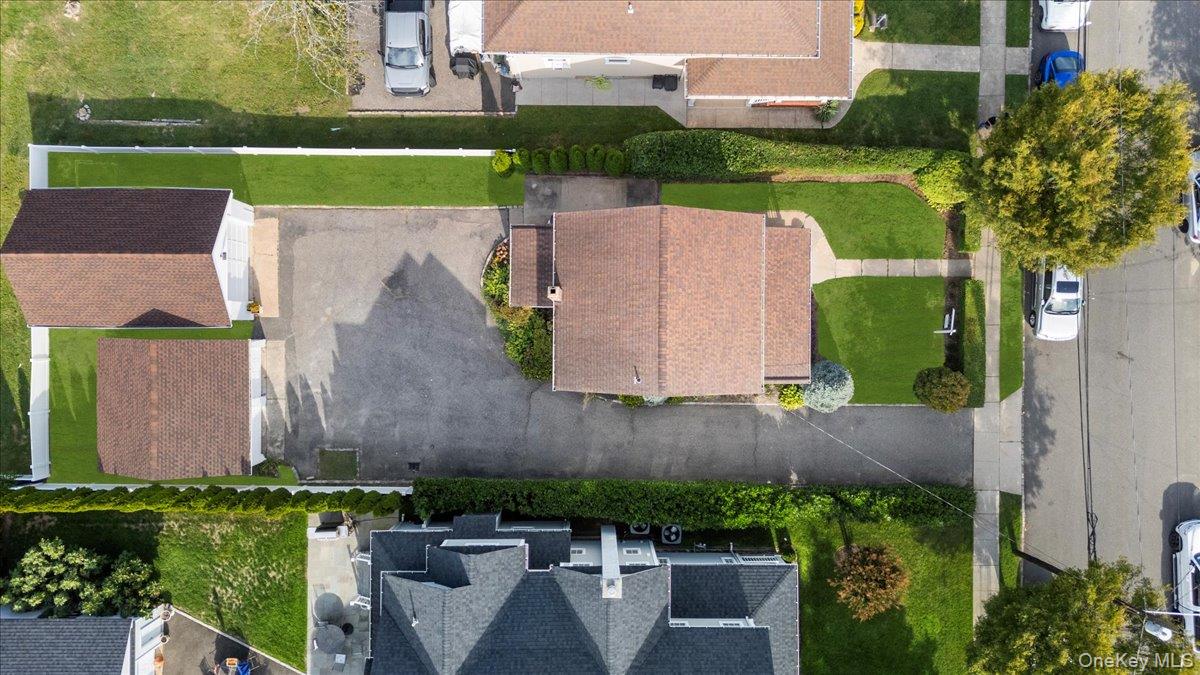 Port Washington, New York 11050, United States, 3 Bedrooms Bedrooms, ,1 BathroomBathrooms,Residential,Active,160815