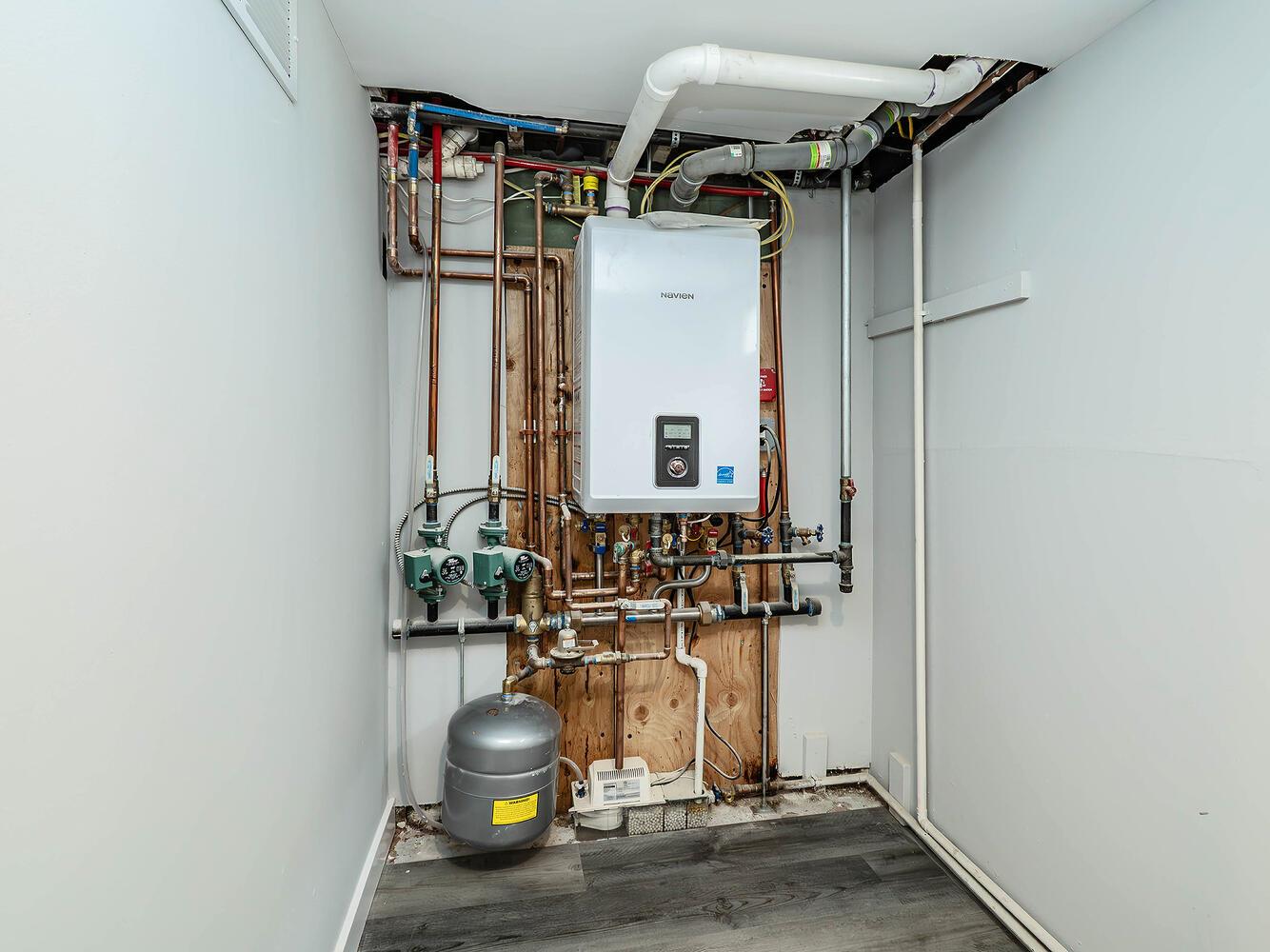 Port Washington, New York 11050, United States, 3 Bedrooms Bedrooms, ,1 BathroomBathrooms,Residential,Active,160815