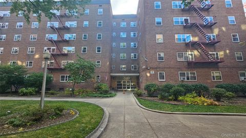 Homes For Sale - 44-69 Kissena Boulevard #4M<br/> Flushing, NY 11355