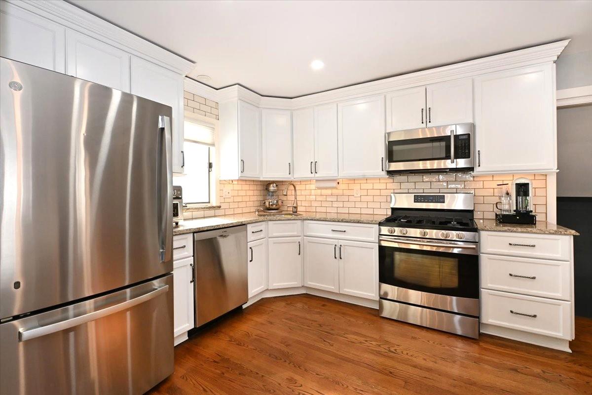 2672 Fisher Lane, Bellmore, New York image 3