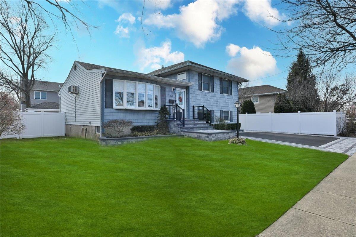2672 Fisher Lane, Bellmore, New York image 1