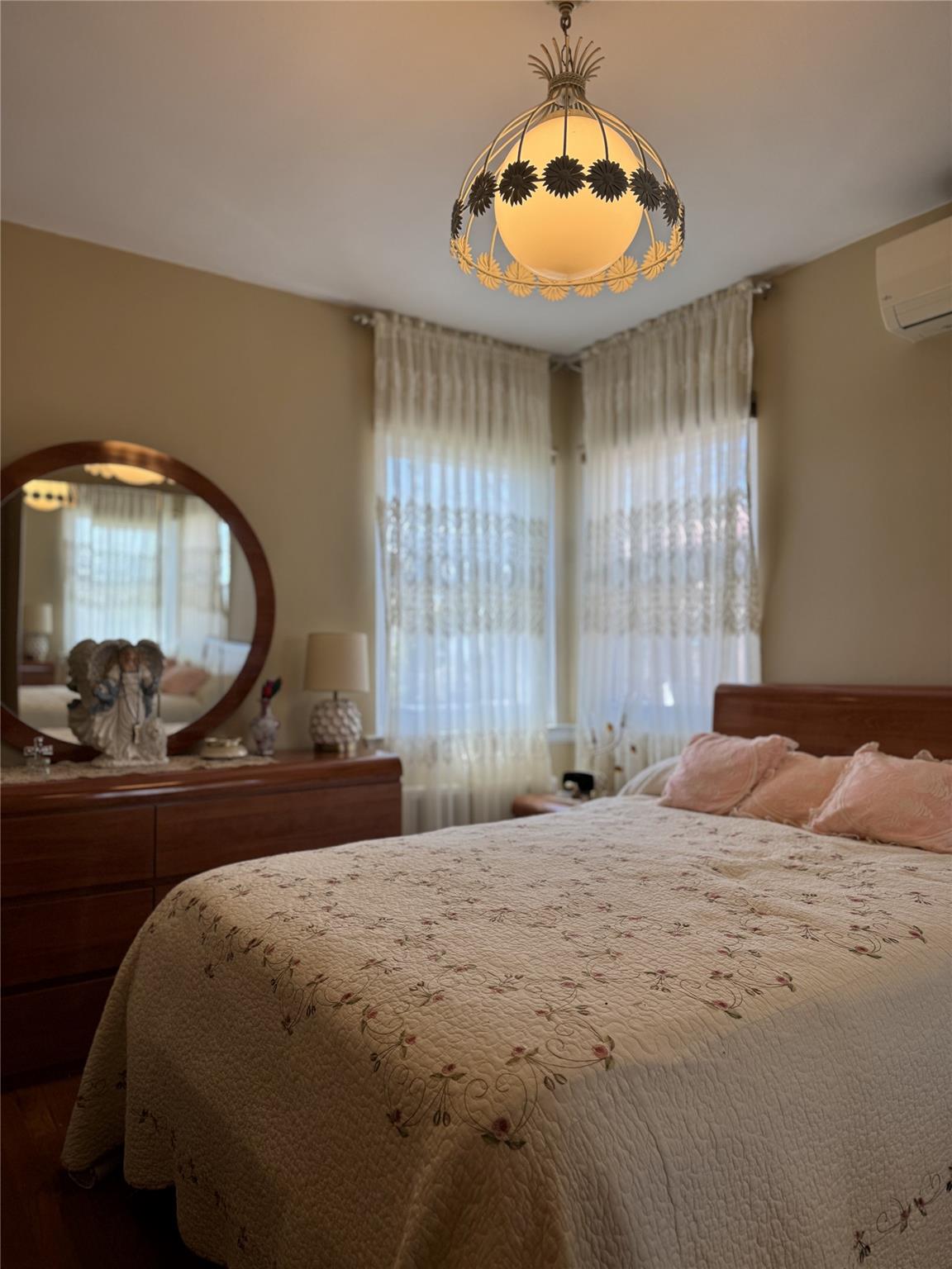 10-08 147th St St, Whitestone, New York image 6