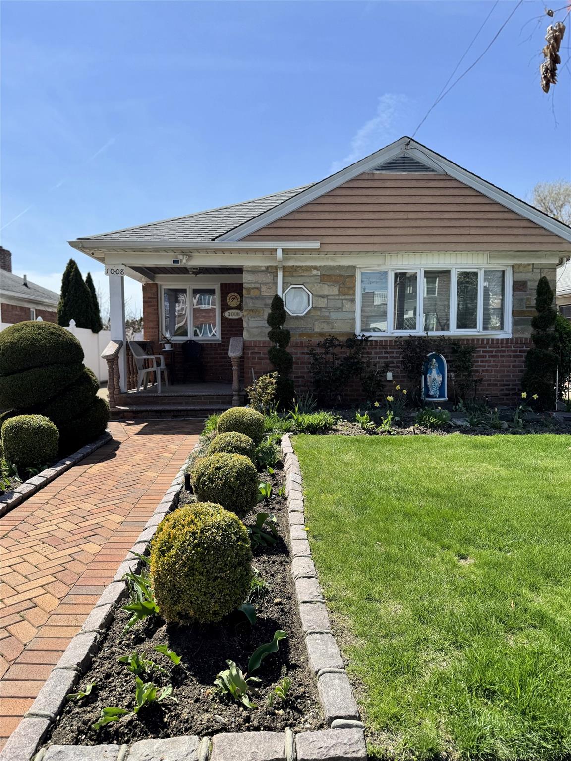Property for Sale at 147th St St, Whitestone, Queens, NY - Bedrooms: 3 
Bathrooms: 2 
Rooms: 8  - $1,178,000
