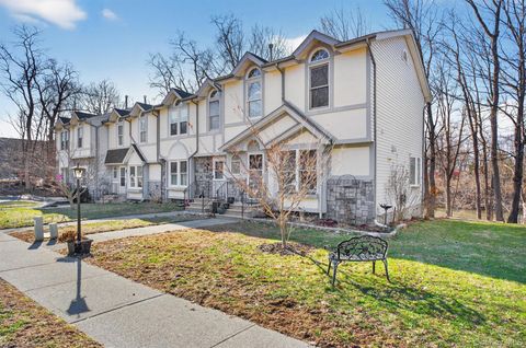 Condo For Sale - 50 Angela Court<br/> Beacon, NY 12508