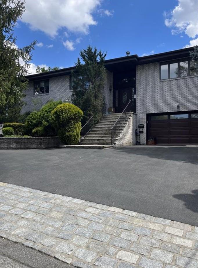 Rental Property at Ardell Road, Bronxville, New York - Bedrooms: 4 
Bathrooms: 4 
Rooms: 10  - $6,500 MO.