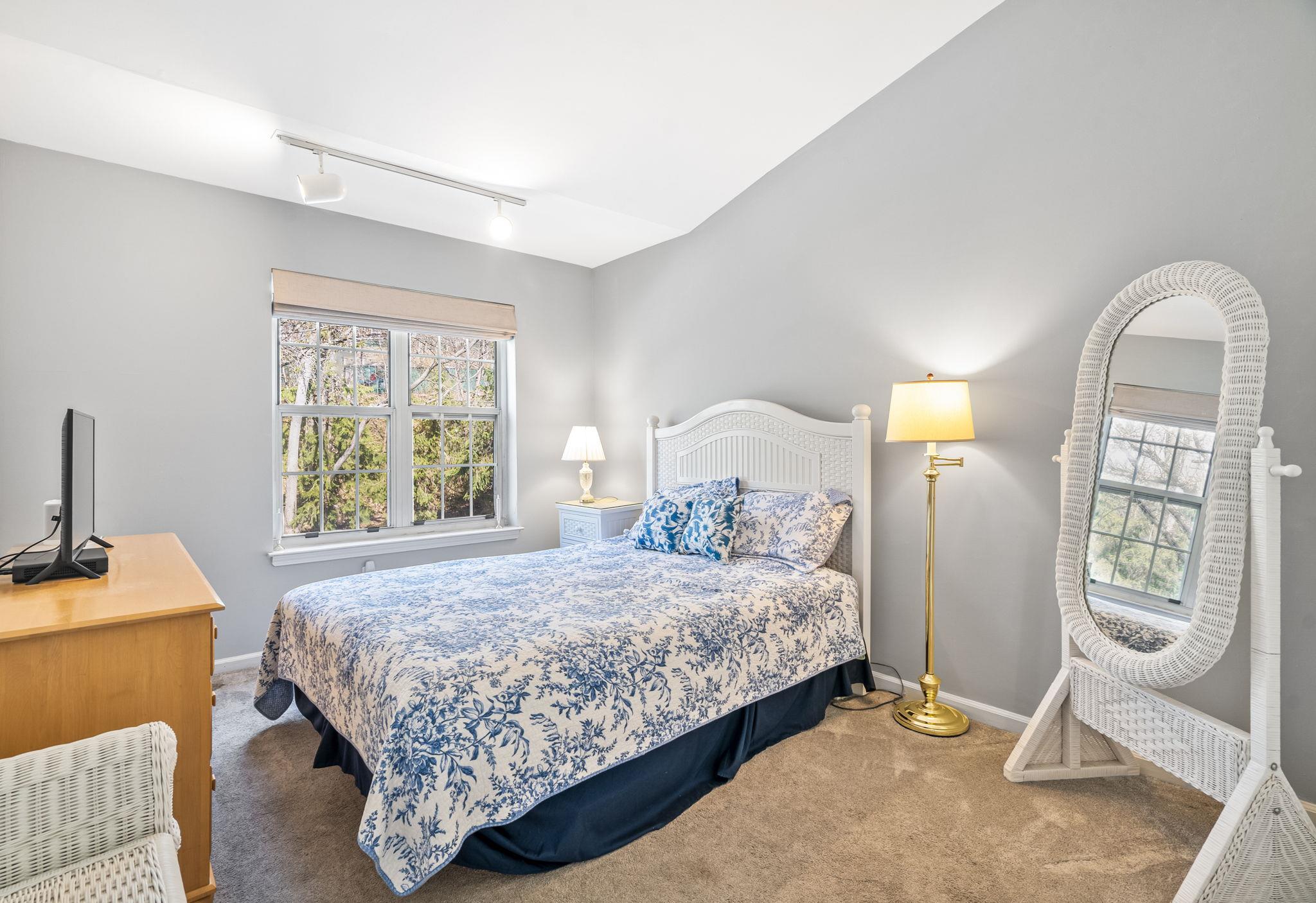 301 Pondside Drive, White Plains, New York image 23