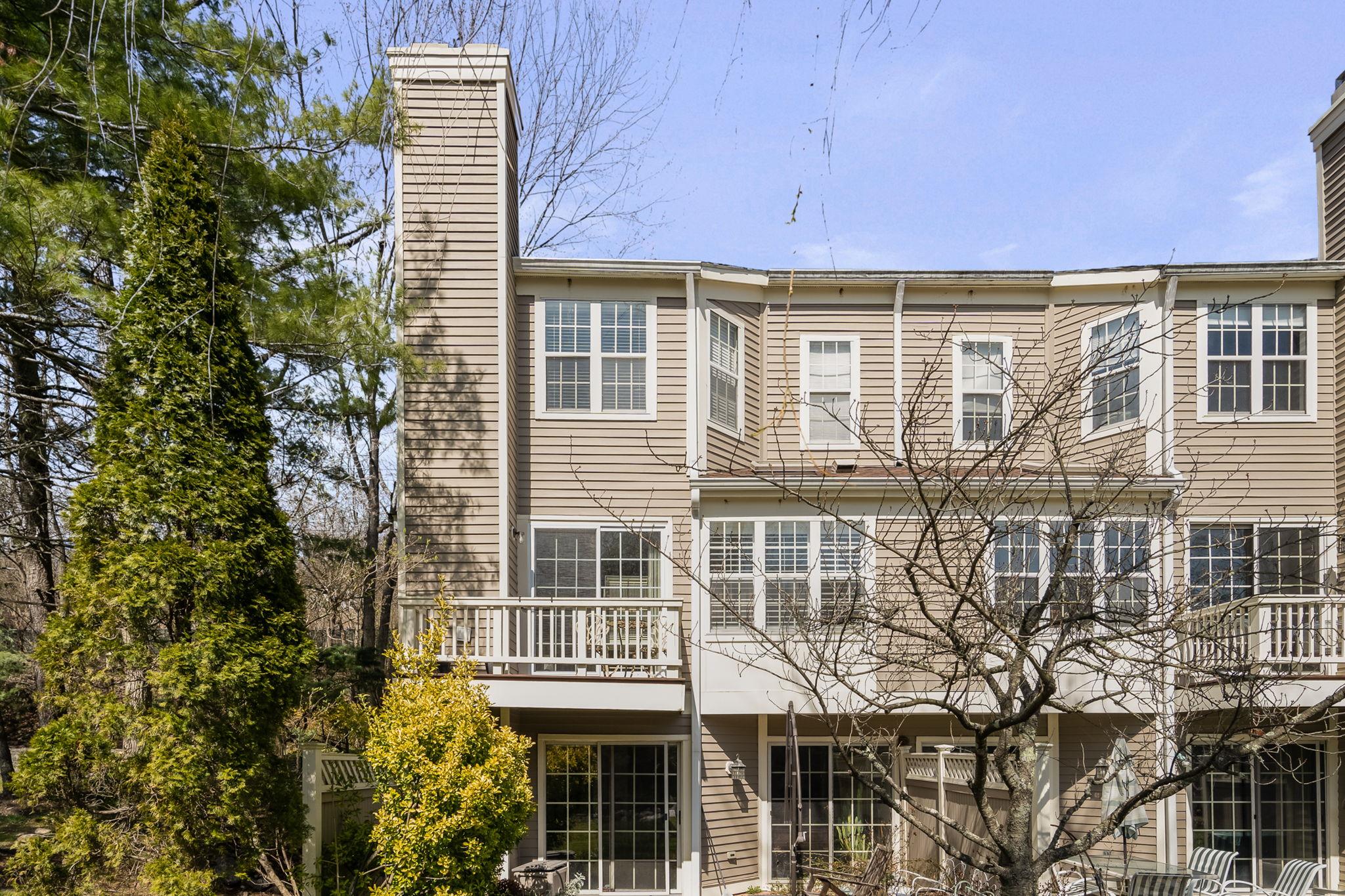 301 Pondside Drive, White Plains, New York image 28