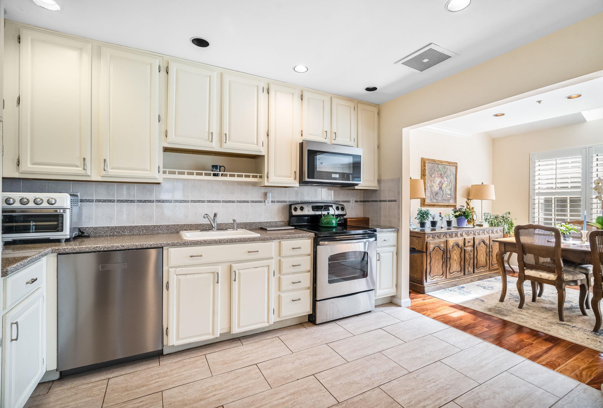 301 Pondside Drive, White Plains, New York image 8
