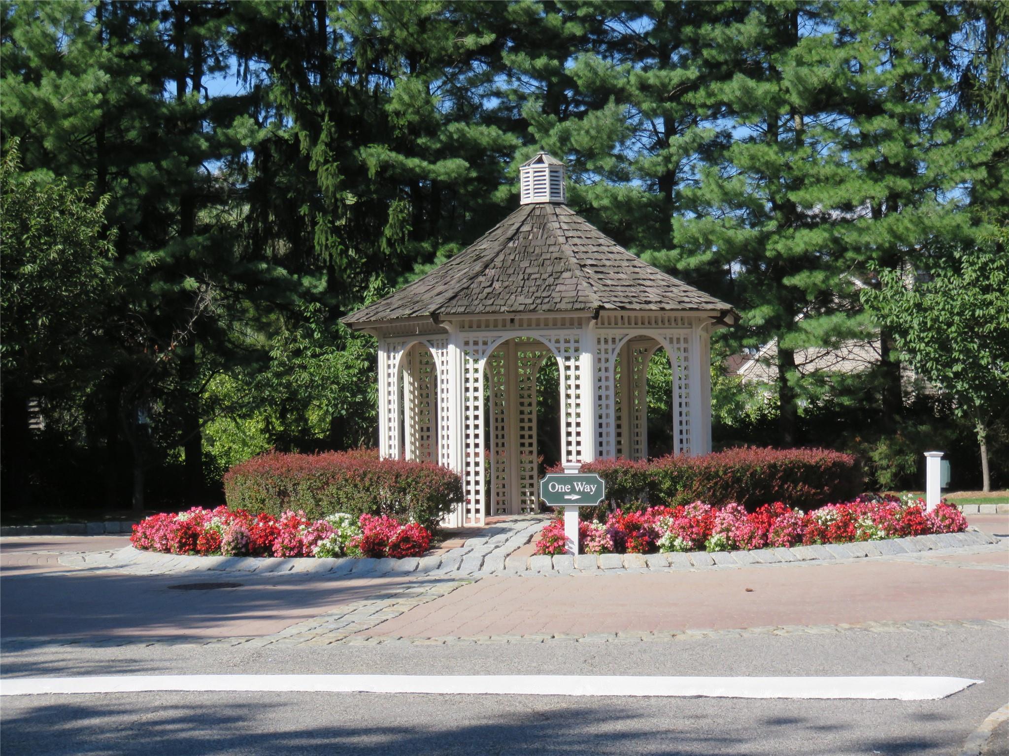 301 Pondside Drive, White Plains, New York image 34