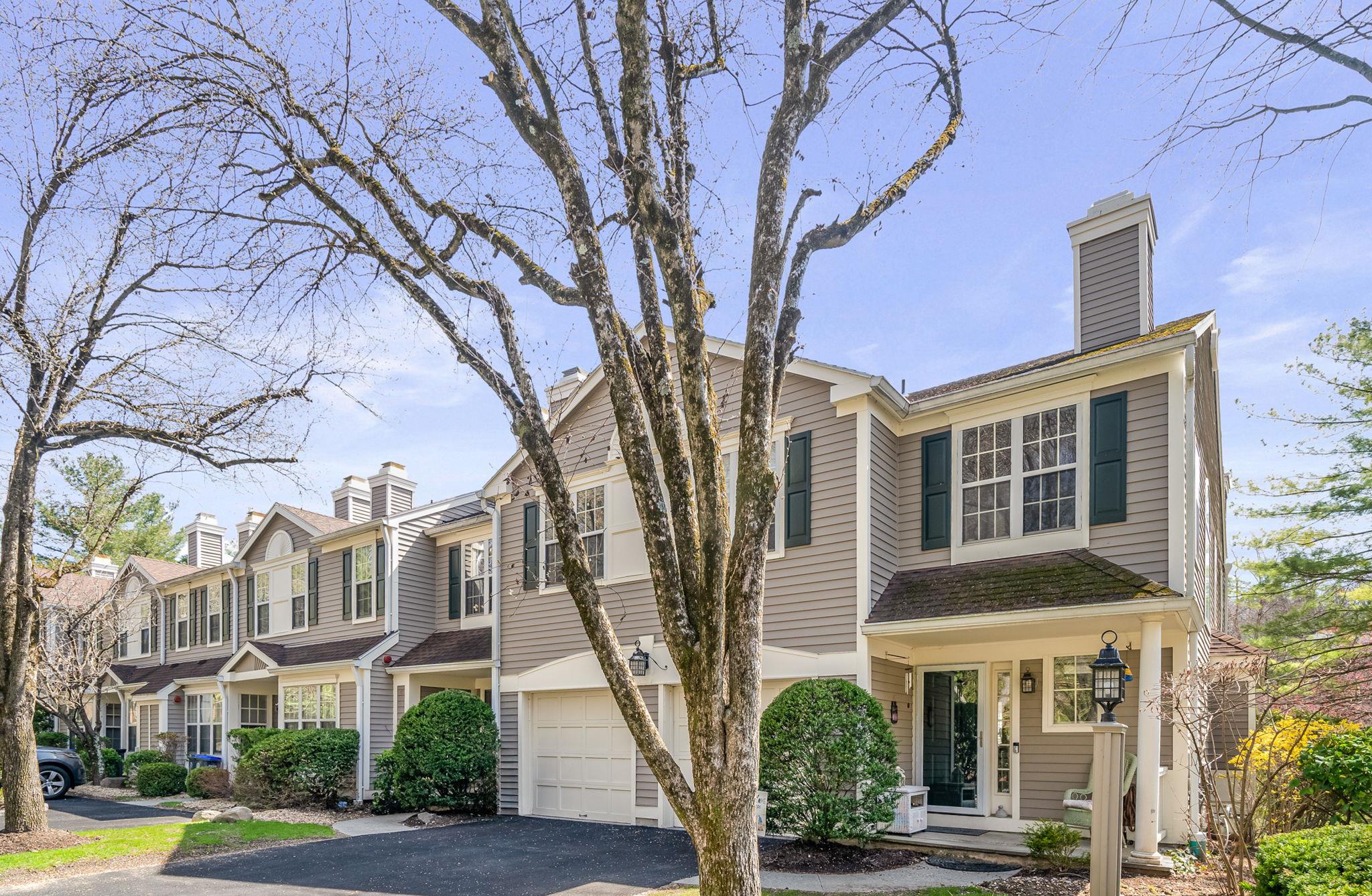 301 Pondside Drive, White Plains, New York image 2