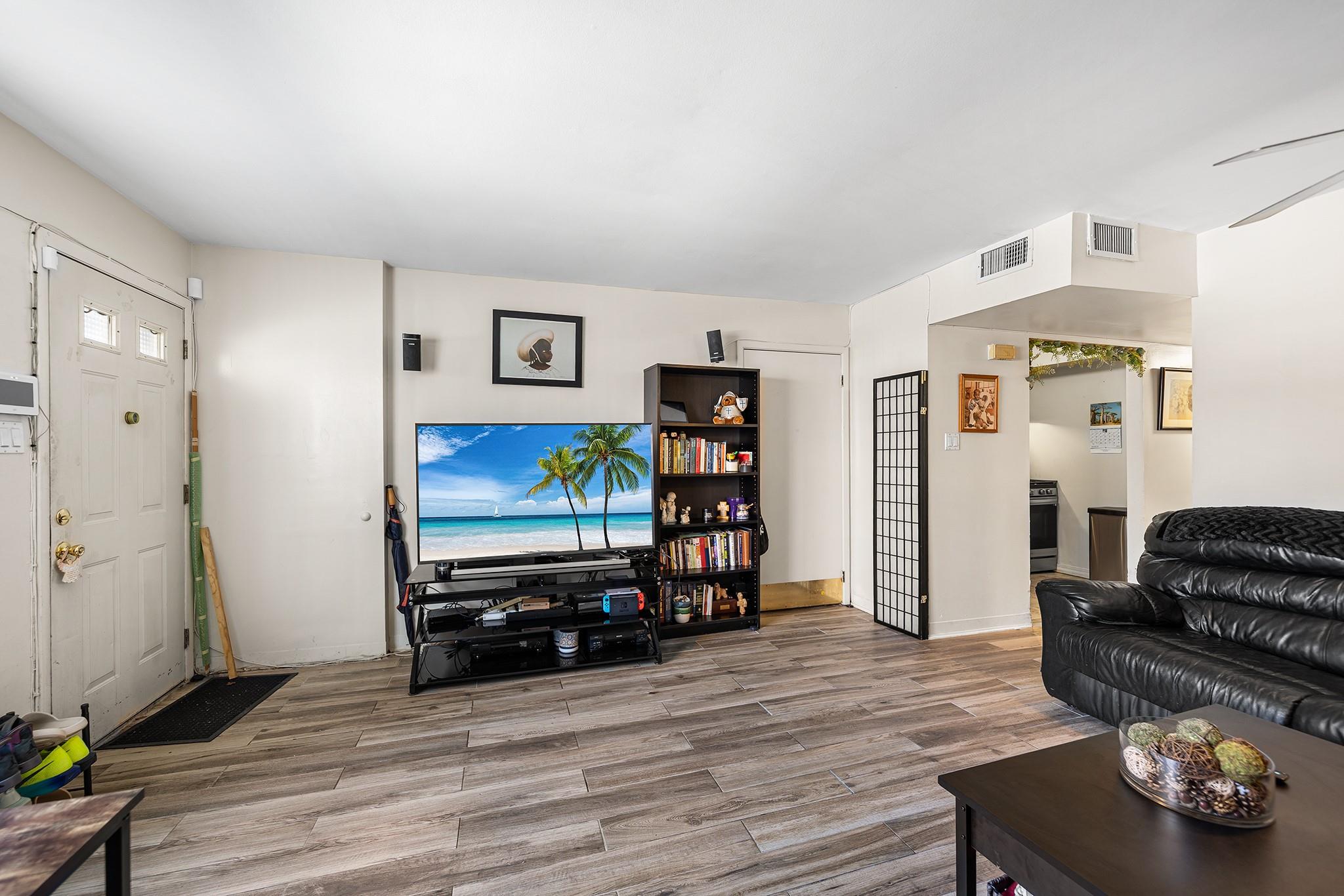 16634 E 137th Avenue #B1, Jamaica, Florida image 6
