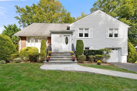 Photo of 18 Seton Drive, New Rochelle, NY 10804 (MLS # 917693)