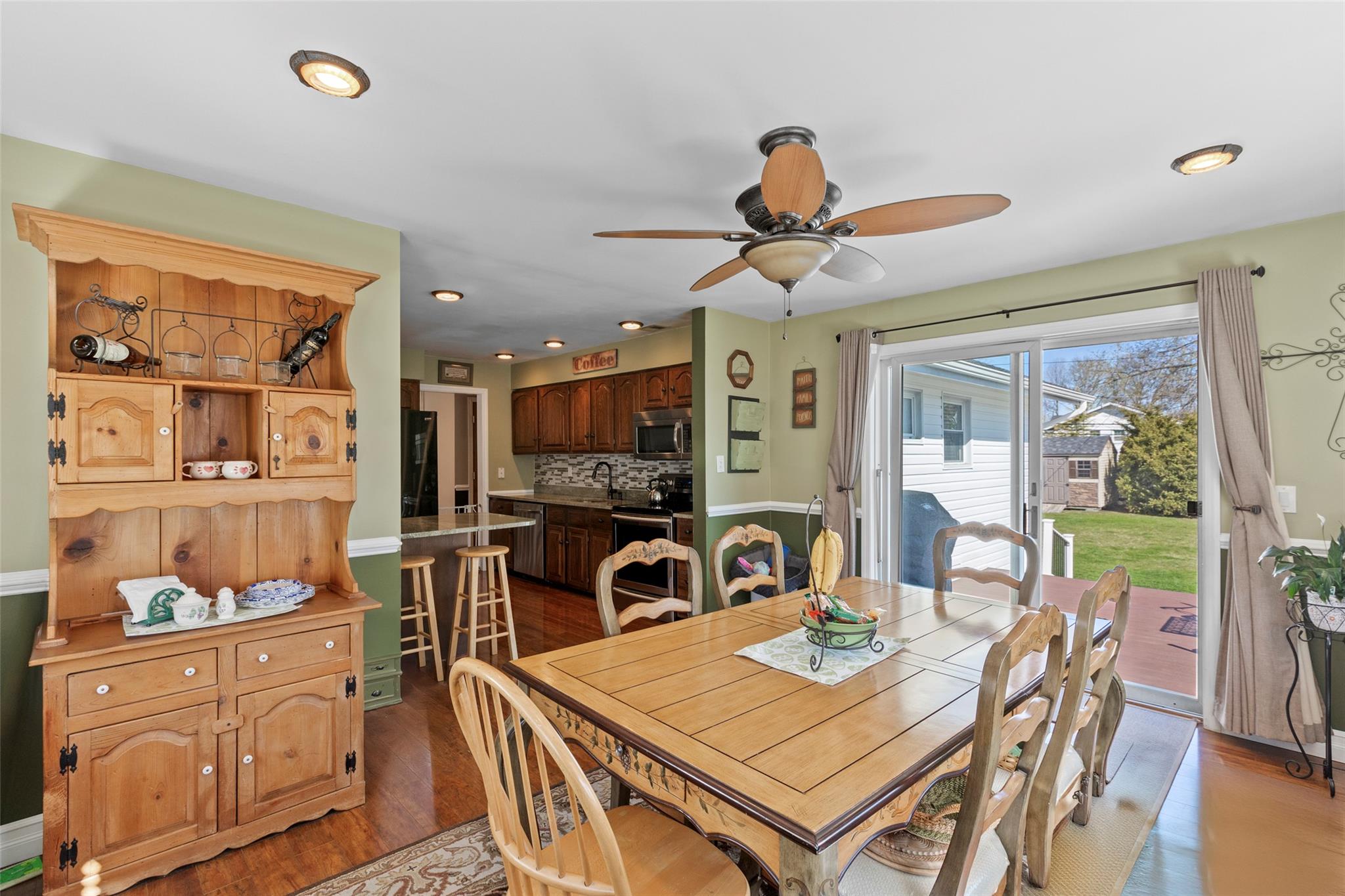 10 Holly Drive, East Northport, New York image 11