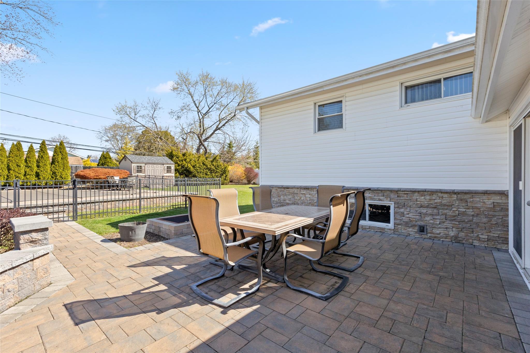 10 Holly Drive, East Northport, New York image 34