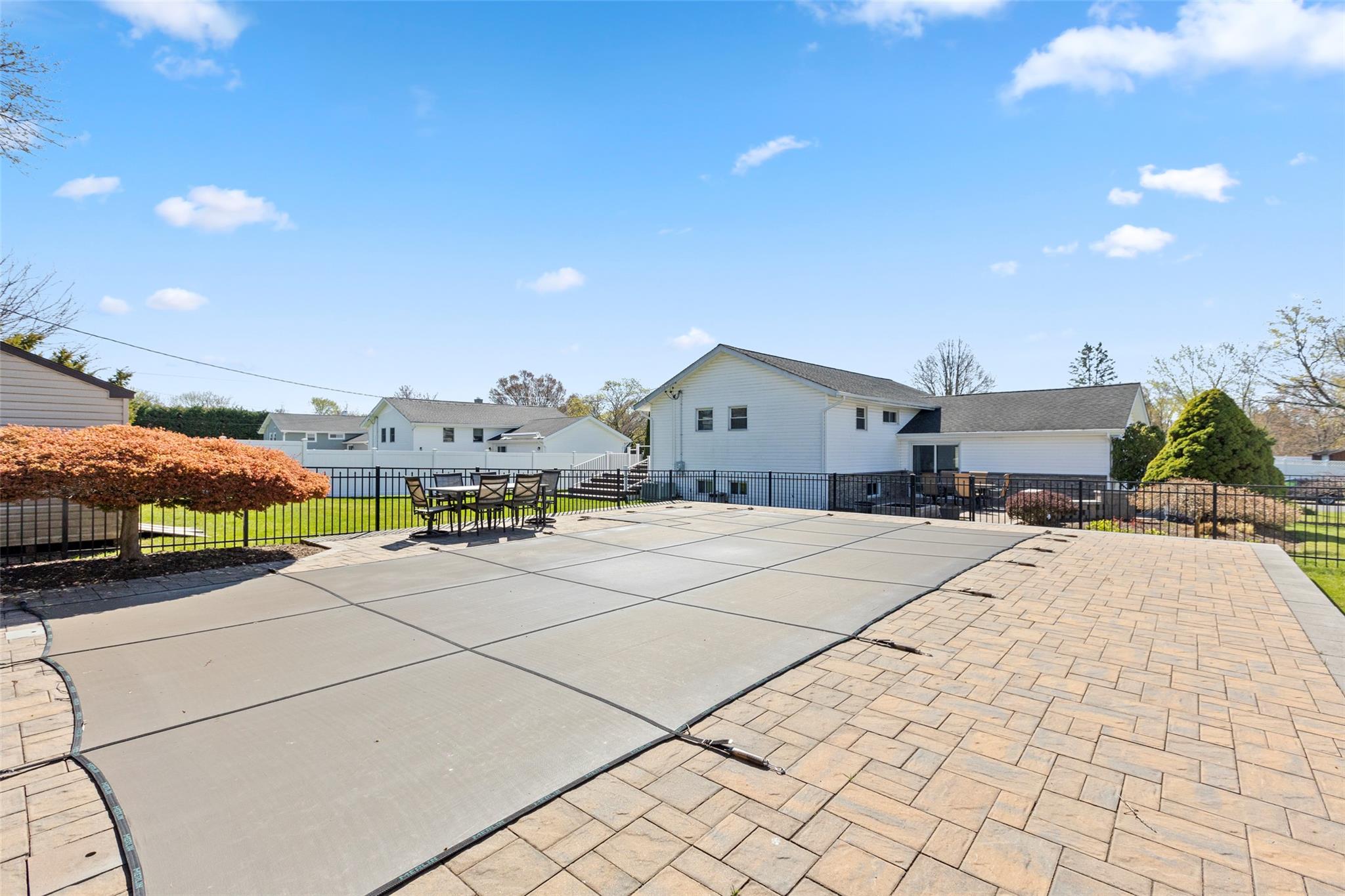 10 Holly Drive, East Northport, New York image 33