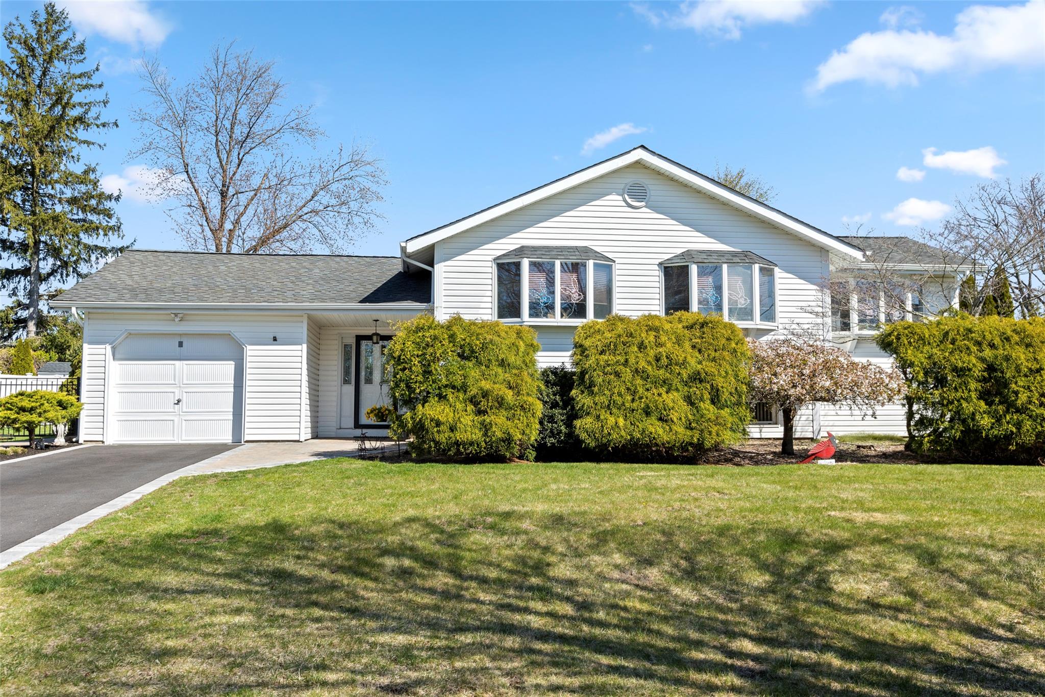 10 Holly Drive, East Northport, New York image 2