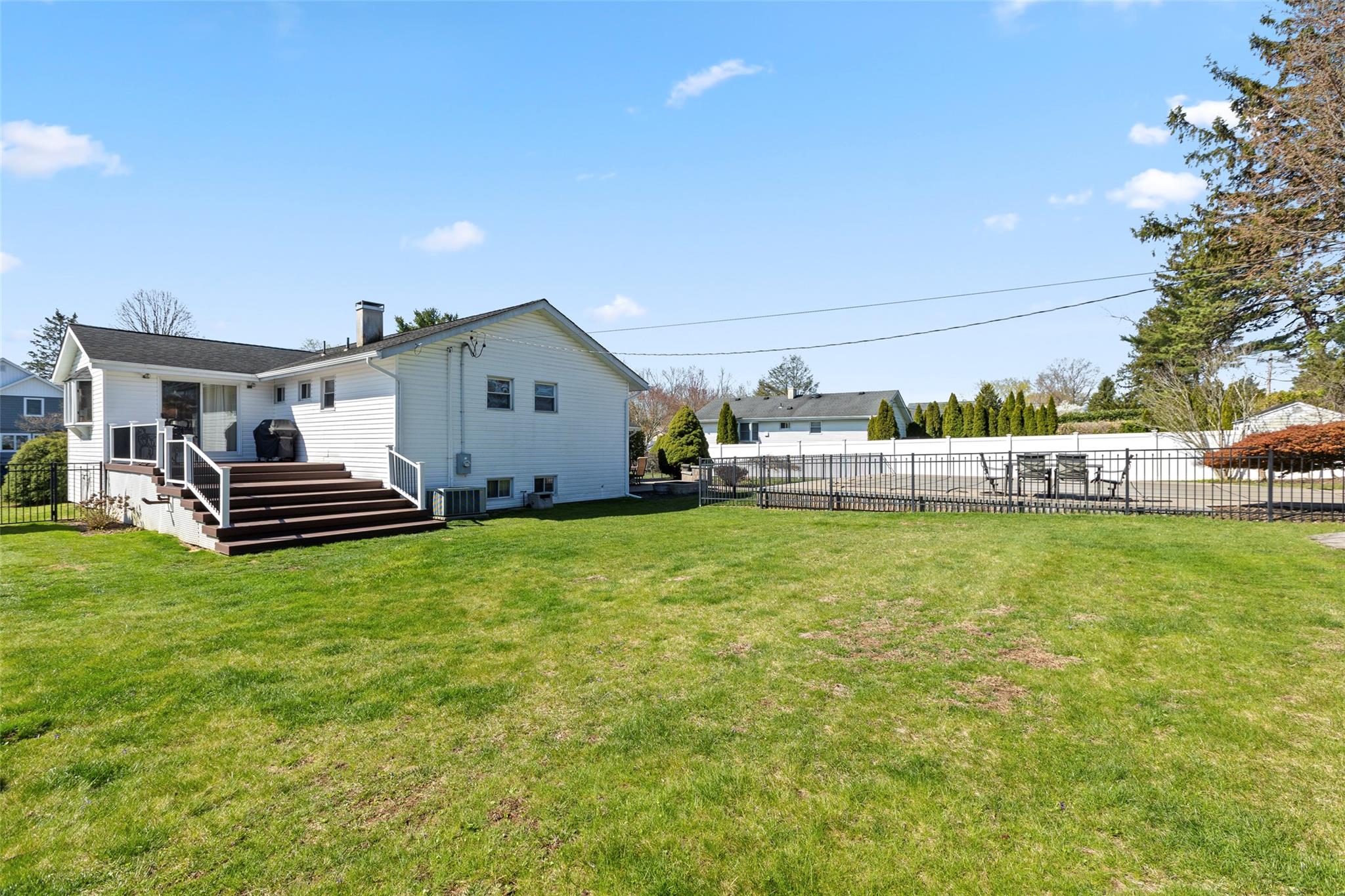 10 Holly Drive, East Northport, New York image 31