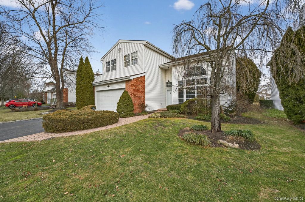 Photo of 27 Hamlet Drive, Commack, NY 11725 (MLS # 953862)