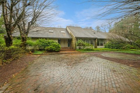 25 Winding Lane Upper Brookville NY 11545
