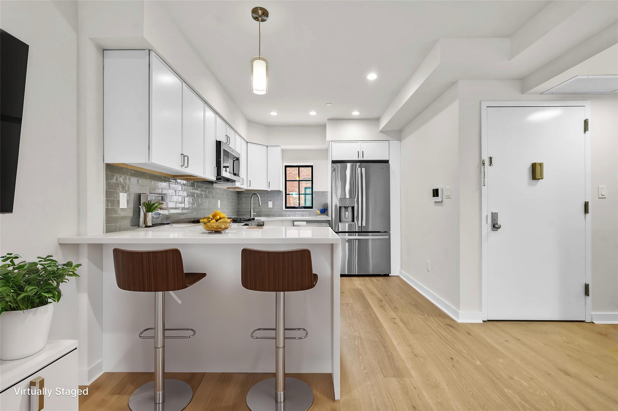Property for Sale at 31st Avenue 3, Astoria, Queens, NY - Bedrooms: 2 
Bathrooms: 1 
Rooms: 4  - $879,000