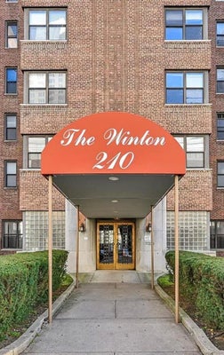 210 MARTINE AVE APT 4M, WHITE PLAINS, NY 10601 - Image b6d9305cc68e412589fa44fa59bbcd18/1826361486