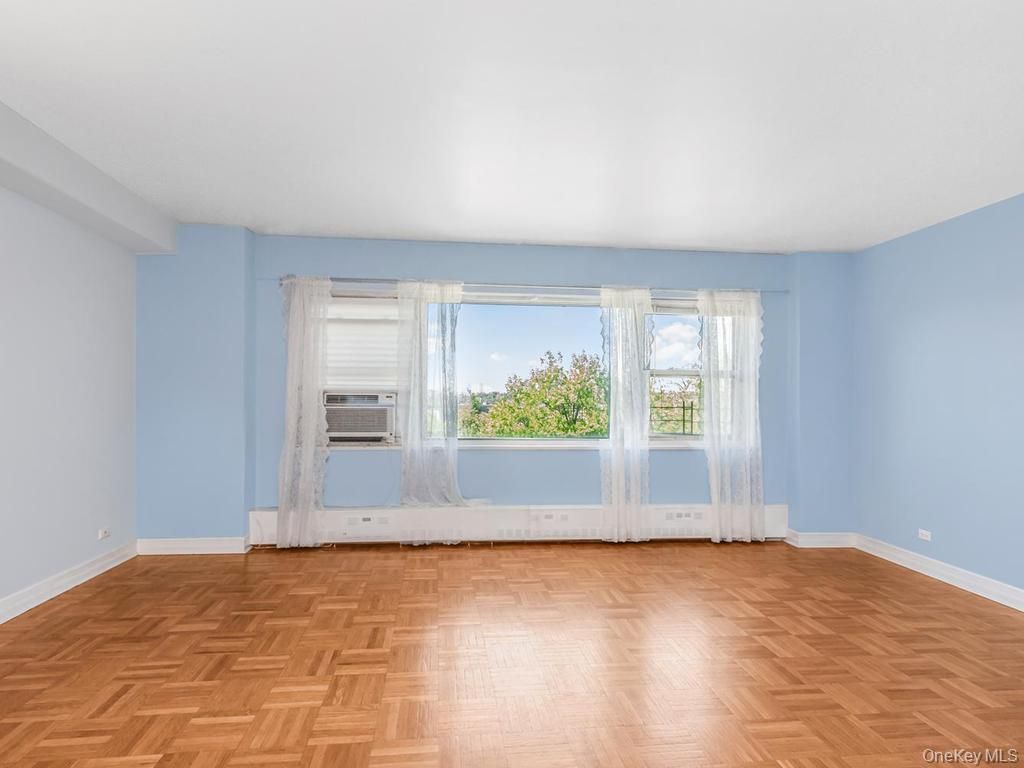 Photo of 2 Fordham Hill Oval #5B, Bronx, NY 10468 (MLS # 996999)