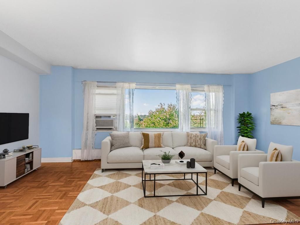 Photo of 2 Fordham Hill Oval #5B, Bronx, NY 10468 (MLS # 996999)