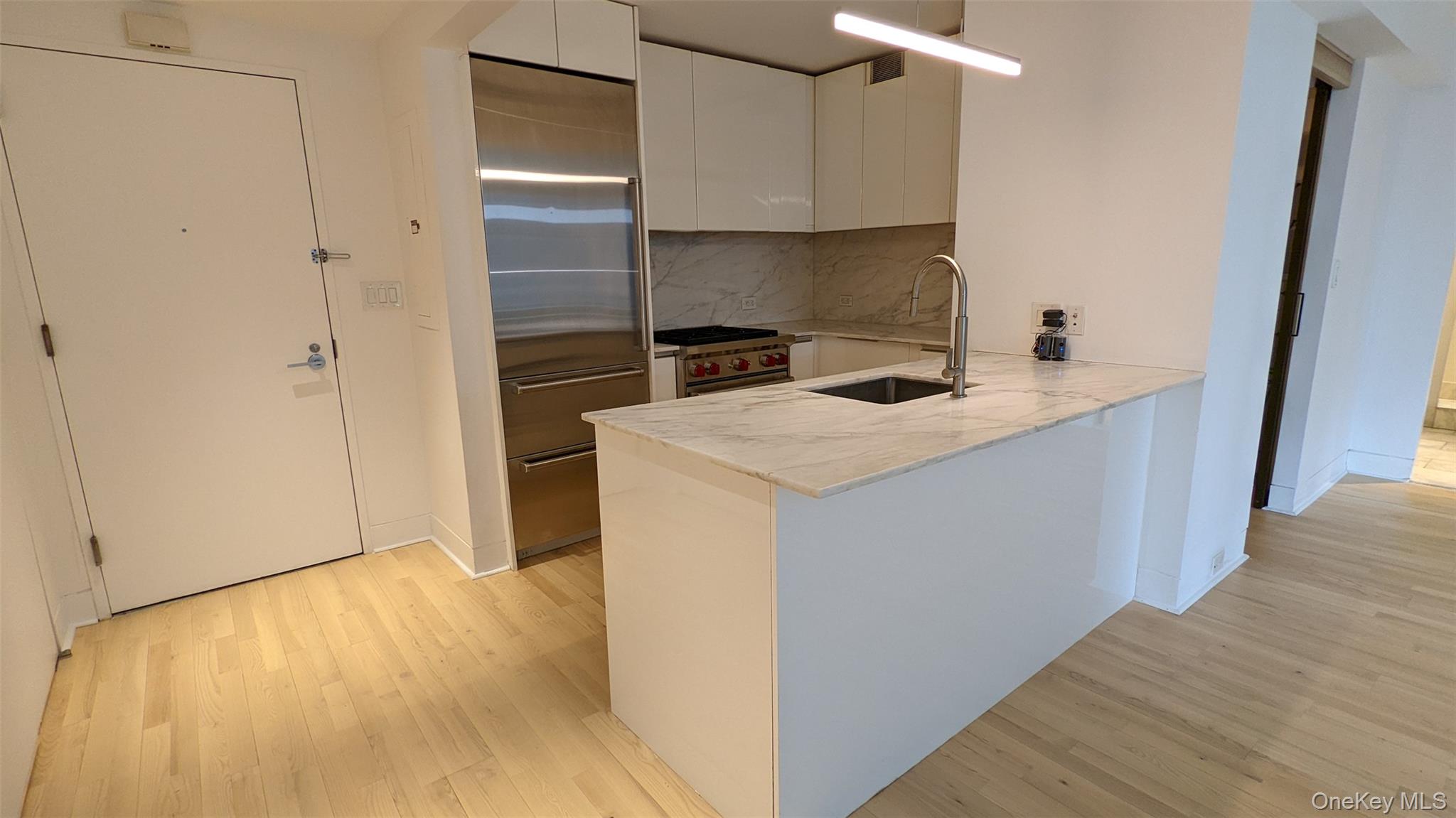 322 W 57 Street 54Q