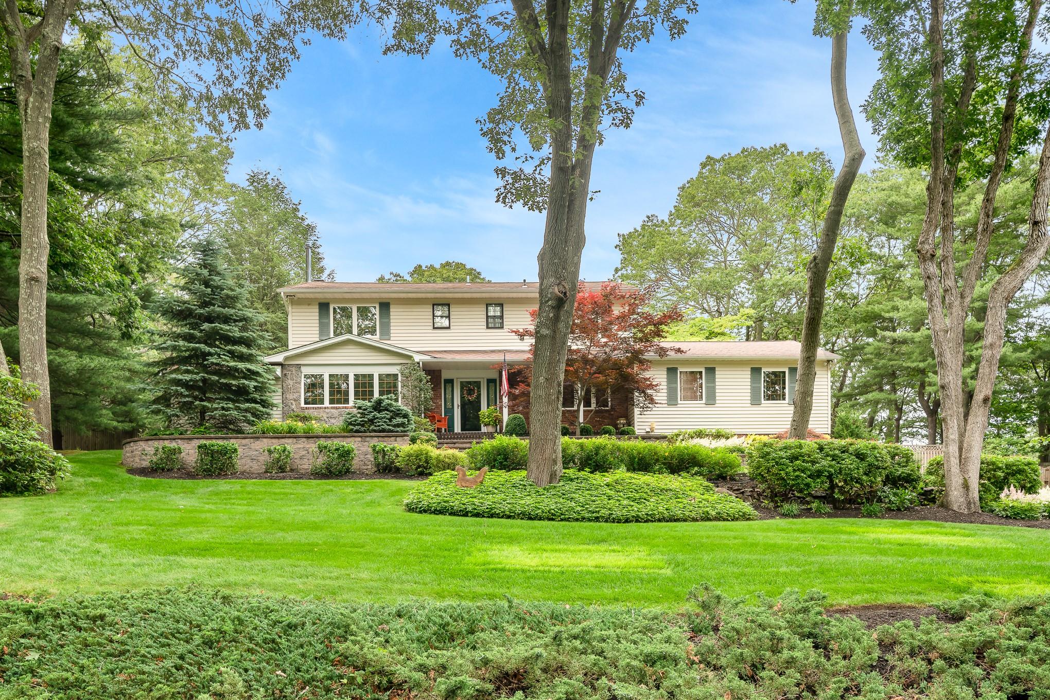 Property for Sale at Hills Park Lane, Smithtown, Hamptons, NY - Bedrooms: 4 
Bathrooms: 4  - $1,175,000