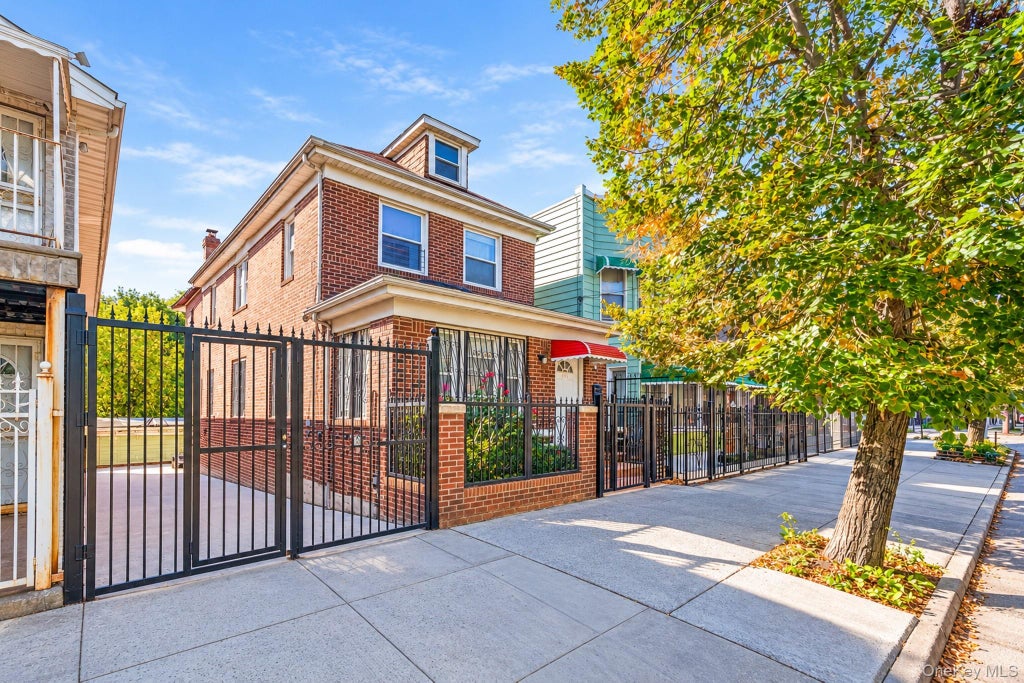 Photo of 1766 Gleason Avenue, Bronx, NY 10472 (MLS # 1065748)
