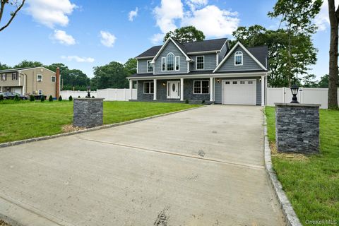 Homes For Sale - 37 Pentmoor Drive<br/> Mastic, NY 11950