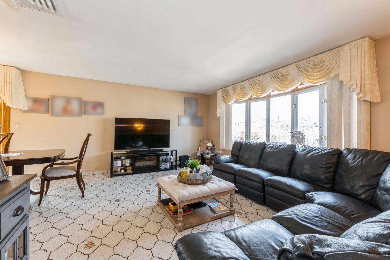 293 Hunnewell Avenue, Elmont, New York image 4