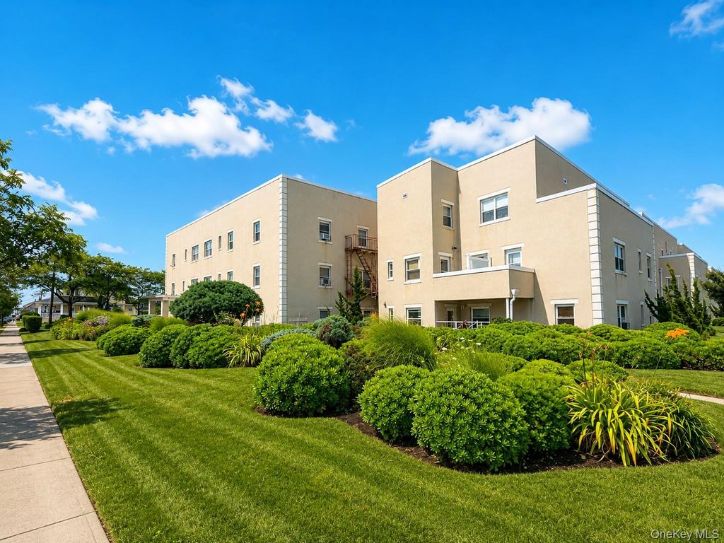 Photo of 518 Beach 139th Street #A6, Belle Harbor, NY 11694 (MLS # 1024389)