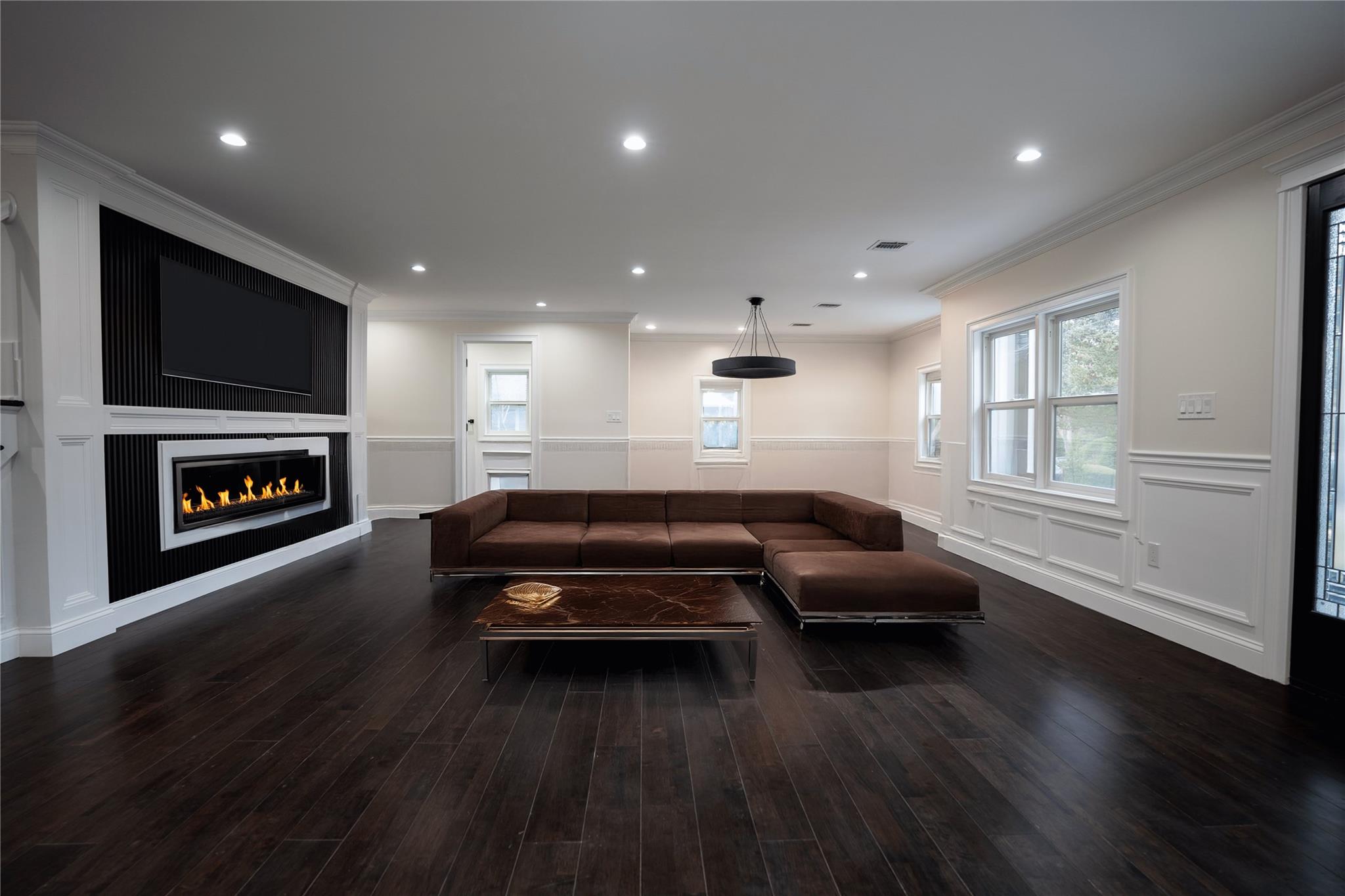 15 Severin Pl, Huntington, New York image 2