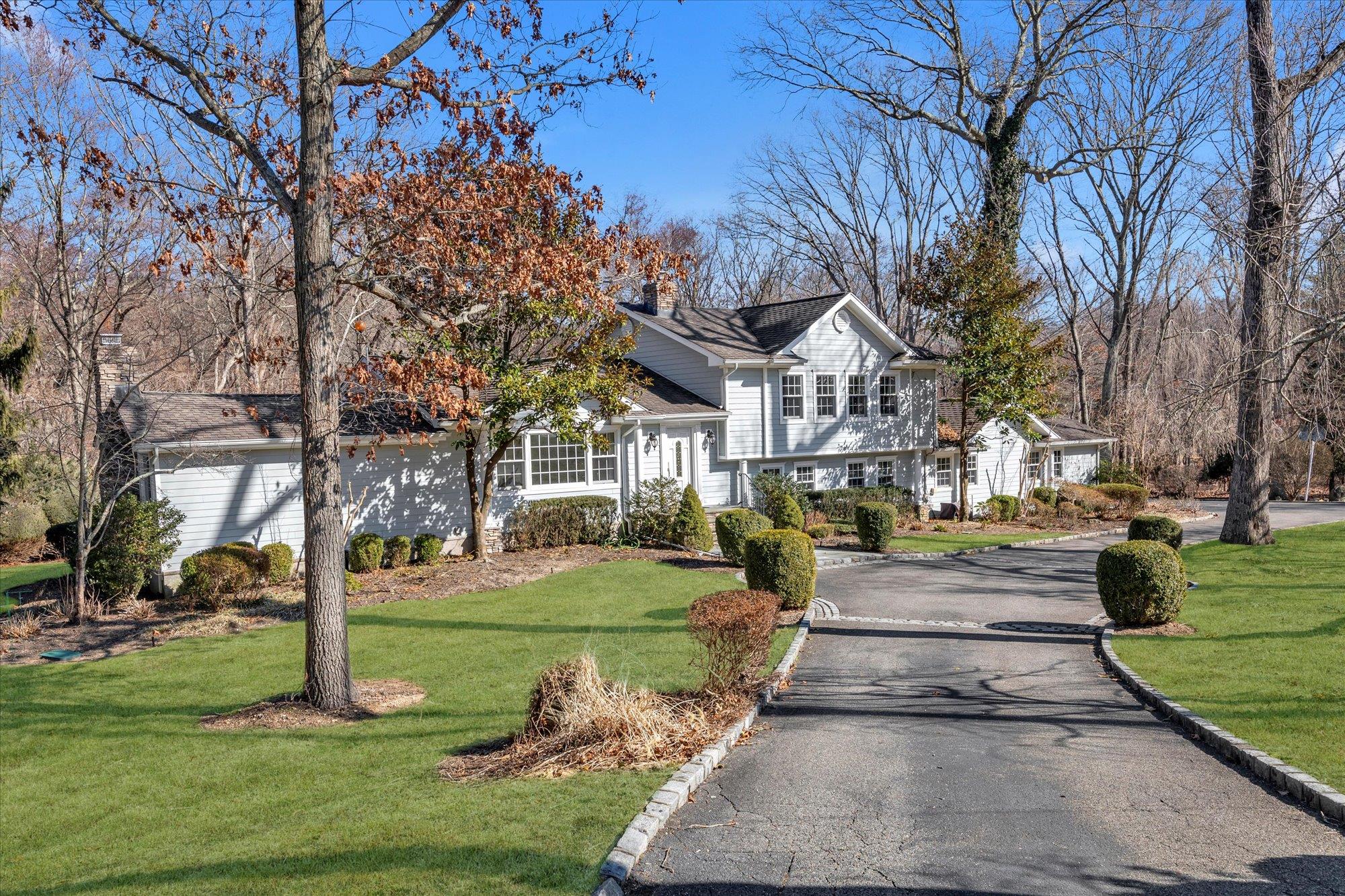 10 Brookville Lane, Brookville, New York image 22