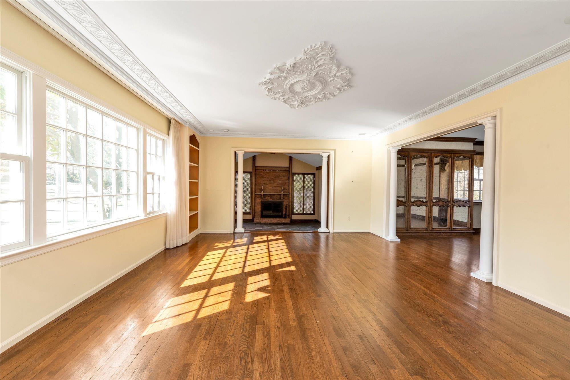 10 Brookville Lane, Brookville, New York image 2