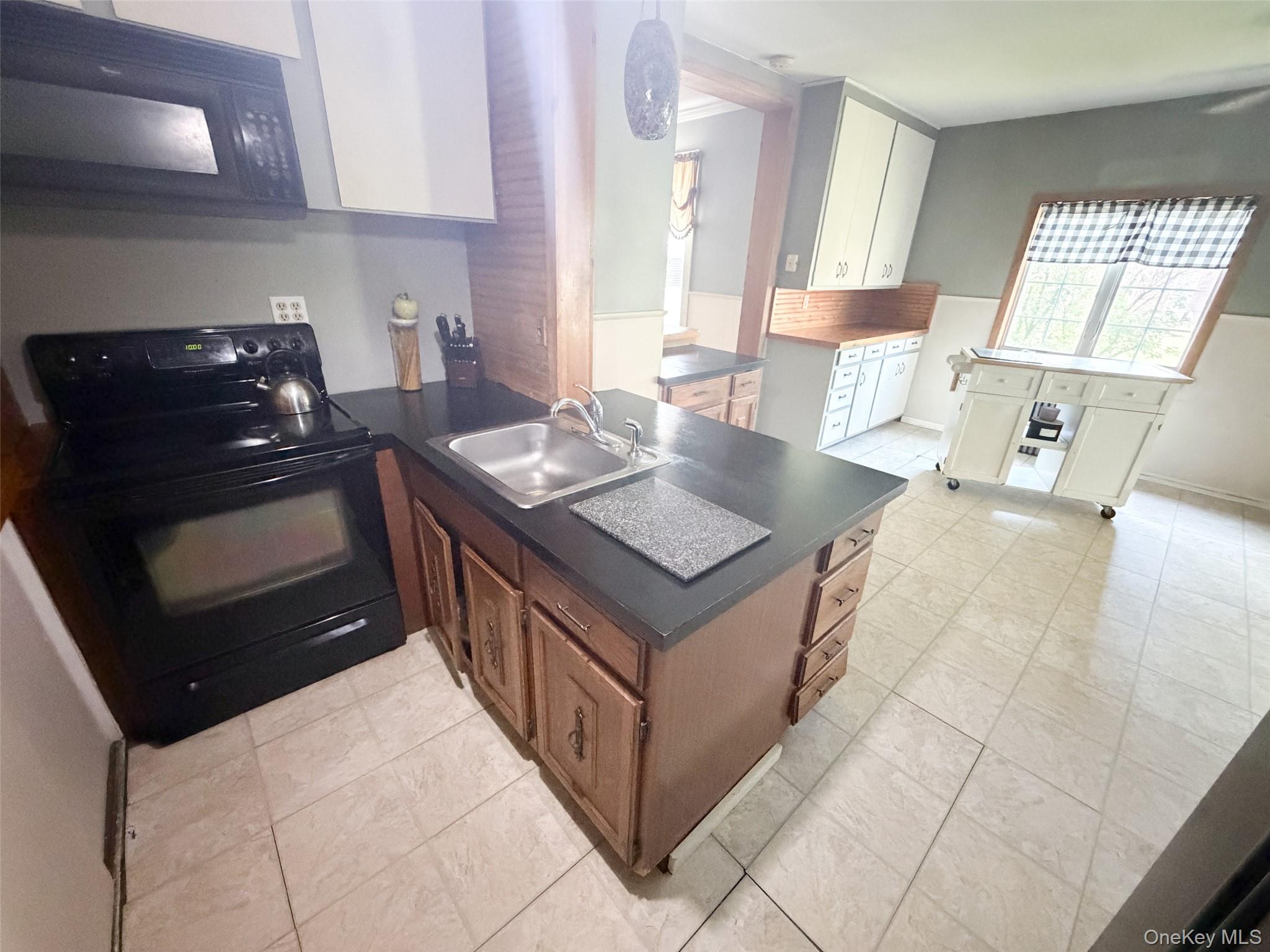 77 Rockland Road