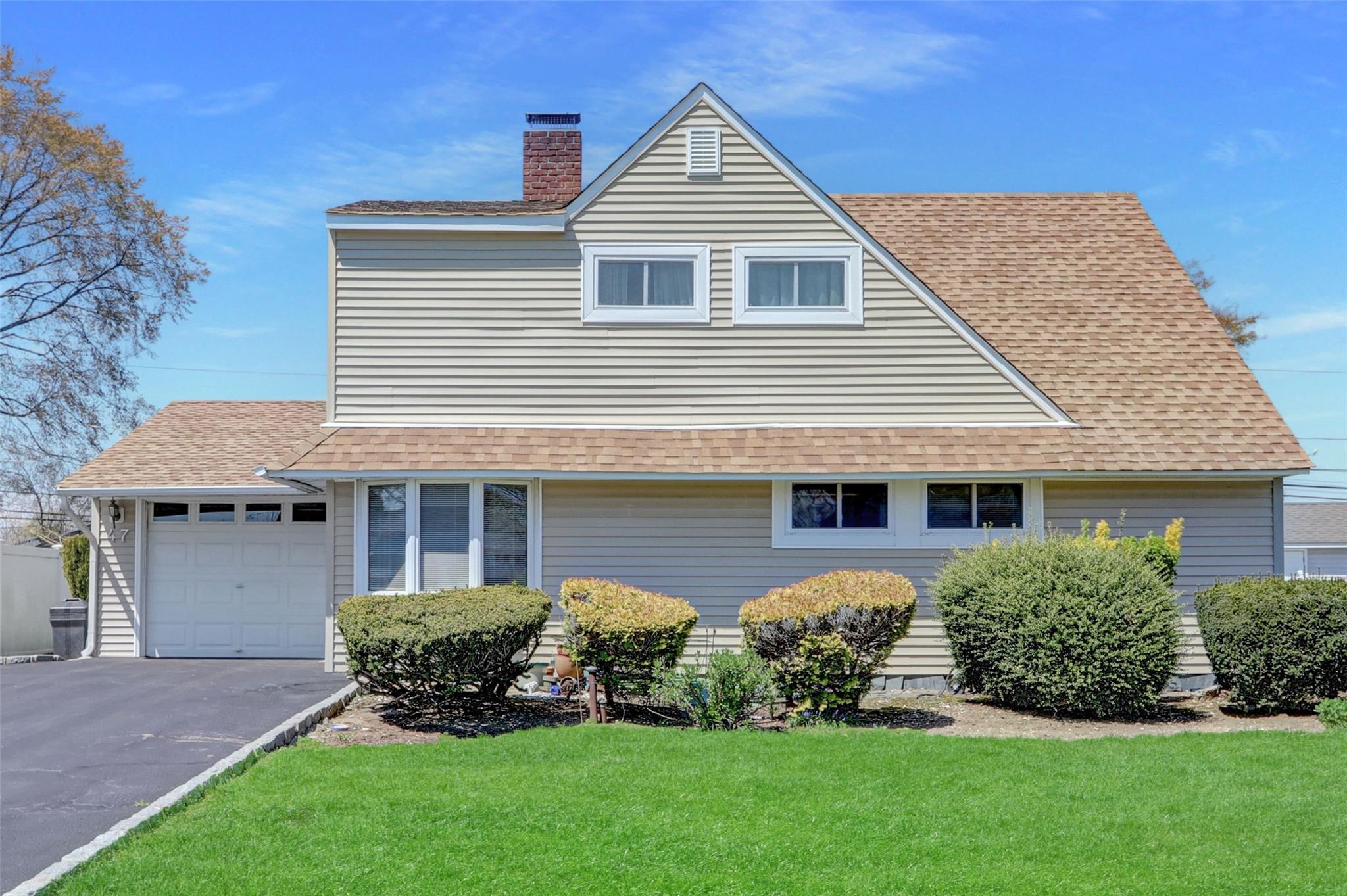 47 Elves Lane, Levittown, New York image 16