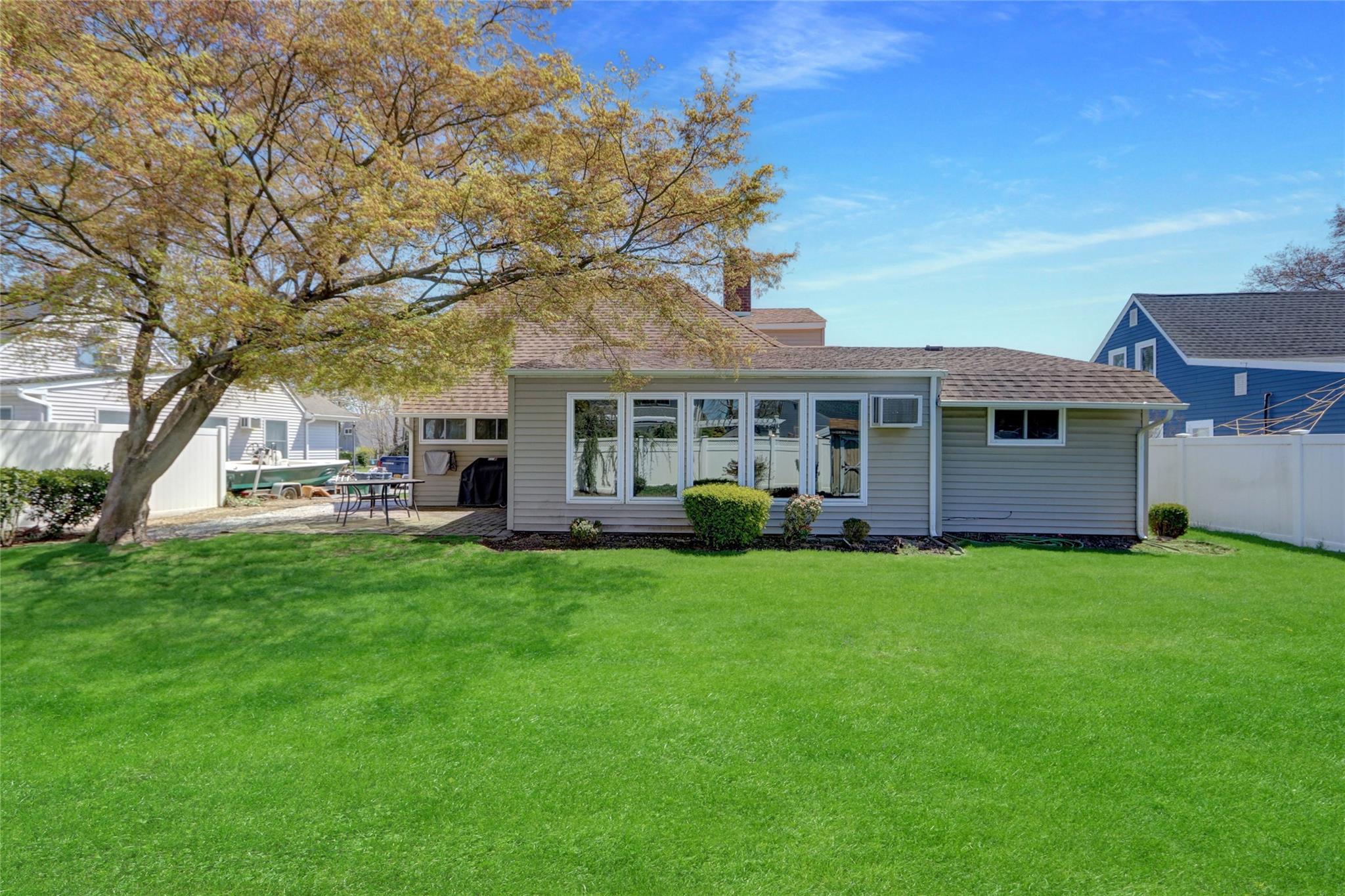 47 Elves Lane, Levittown, New York image 14