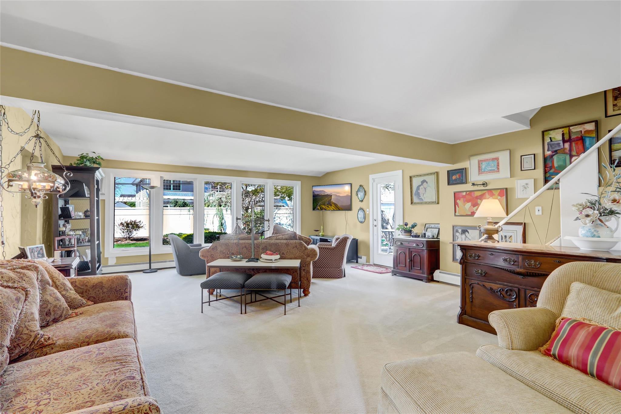 47 Elves Lane, Levittown, New York image 4