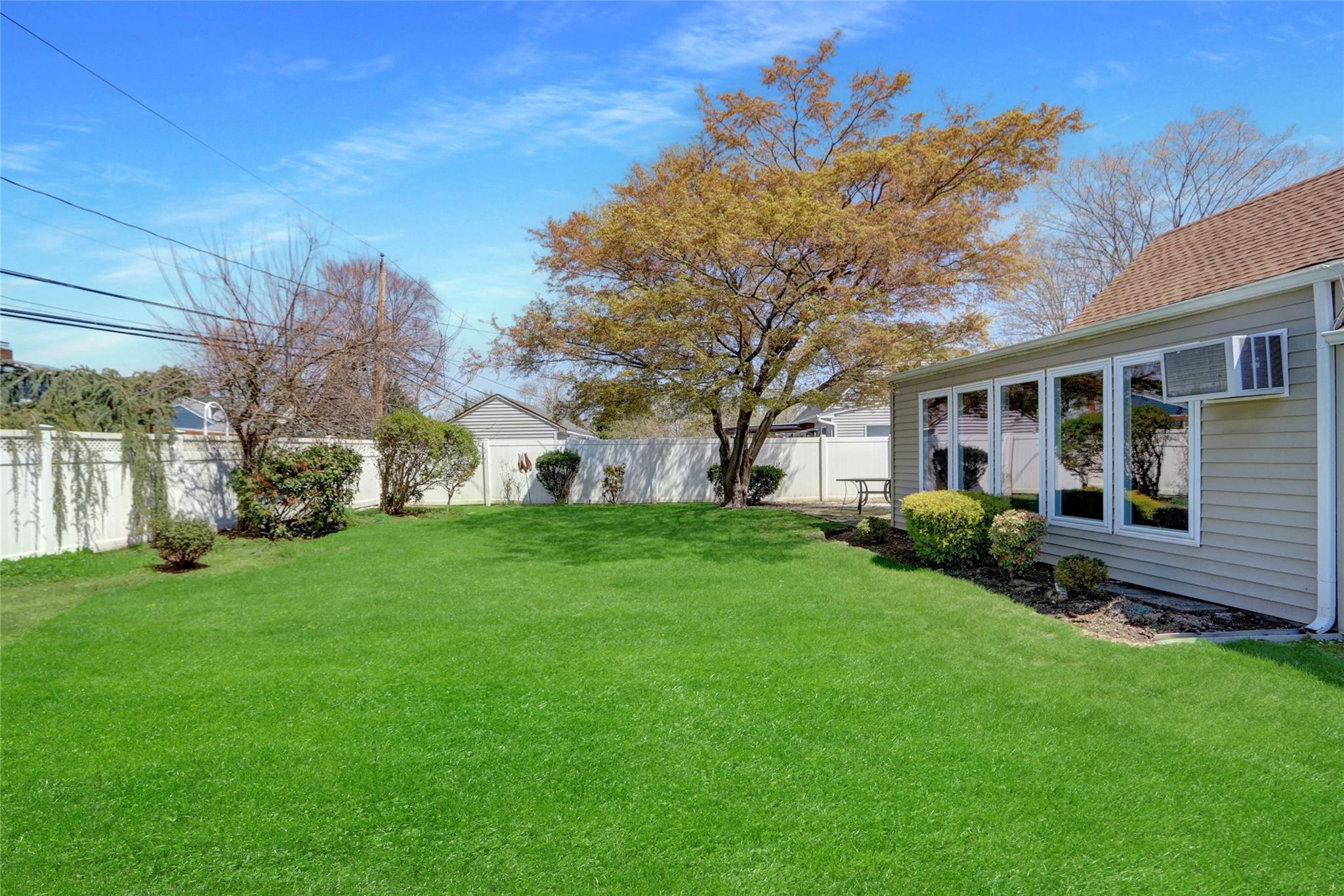 47 Elves Lane, Levittown, New York image 15