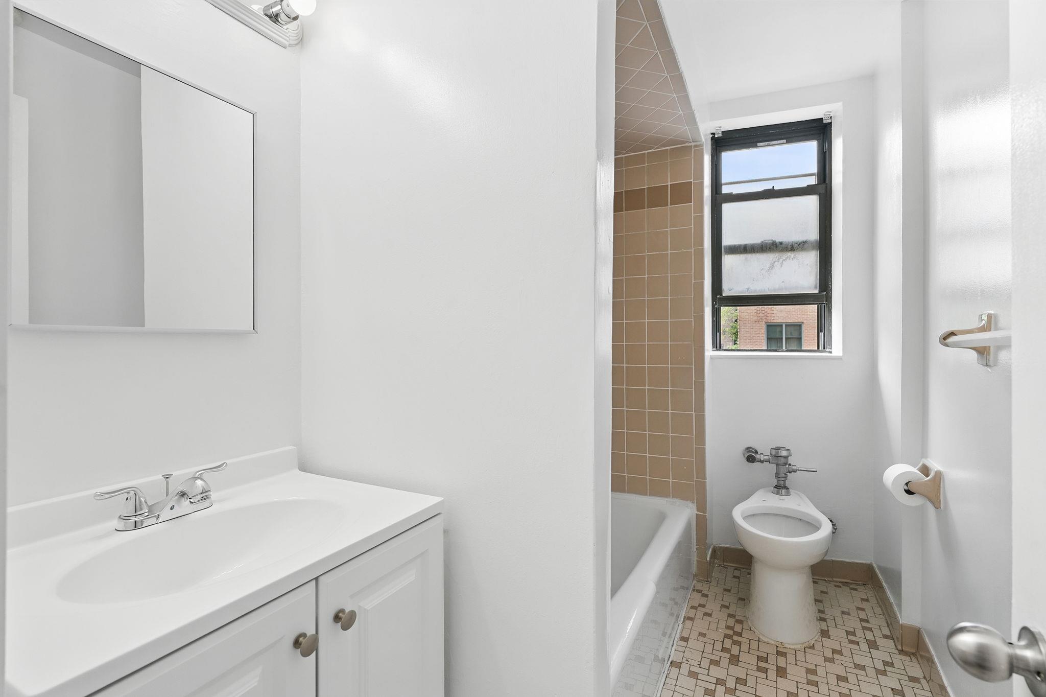 White Plains, New York 10601, United States, 1 Bedroom Bedrooms, ,1 BathroomBathrooms,Residential,Pending,151388
