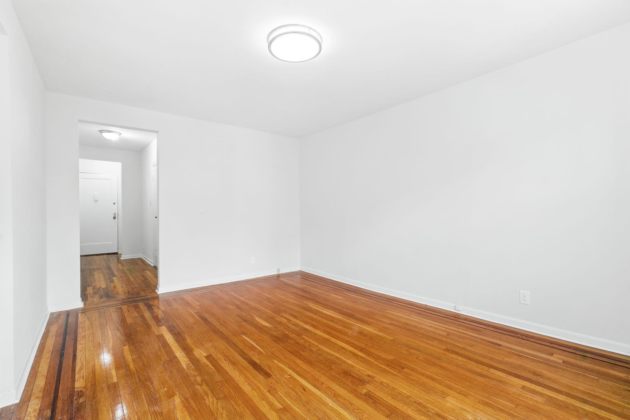 White Plains, New York 10601, United States, 1 Bedroom Bedrooms, ,1 BathroomBathrooms,Residential,Pending,151388