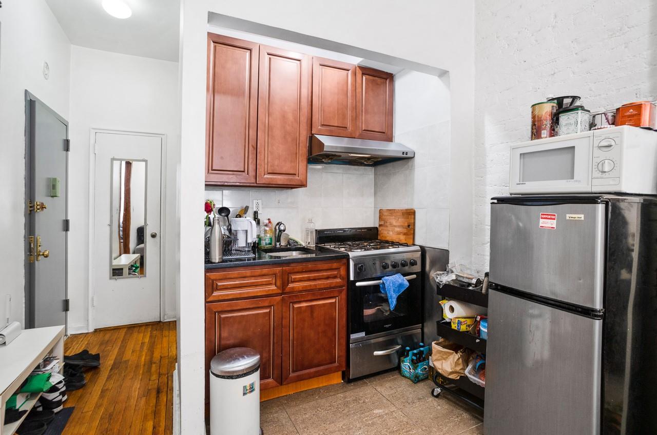 242 East 40 street