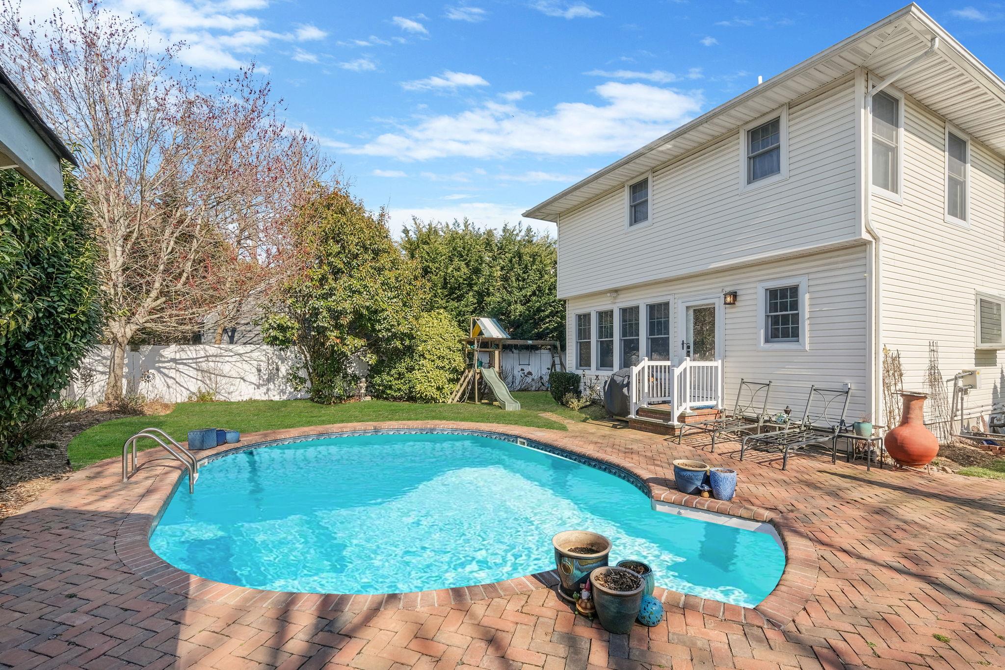 11 Bohack Court, Sayville, New York image 1