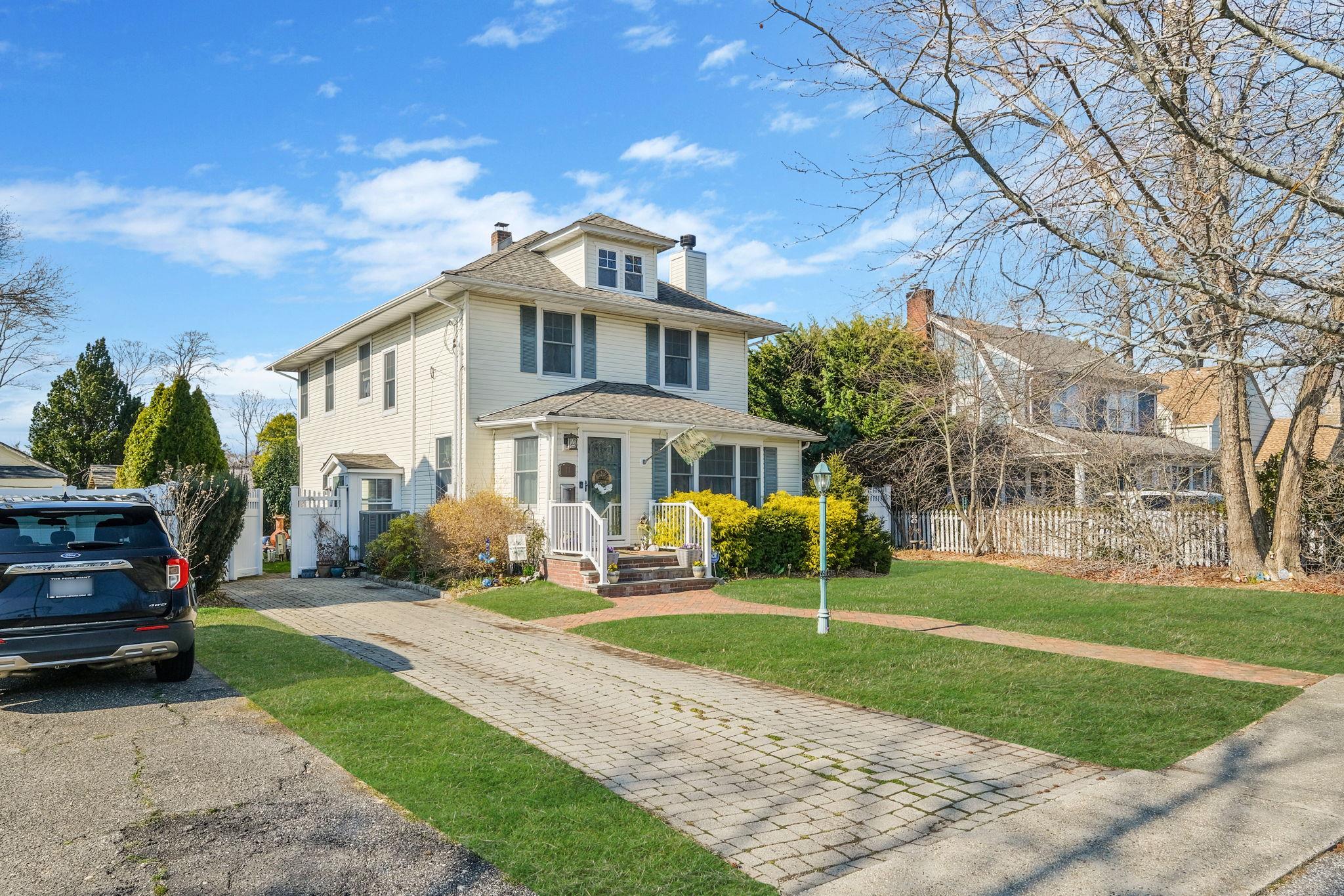 11 Bohack Court, Sayville, New York image 4